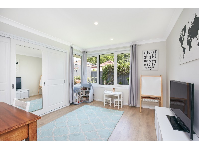 32 Unwins Bridge  Road, St Peters NSW 2044