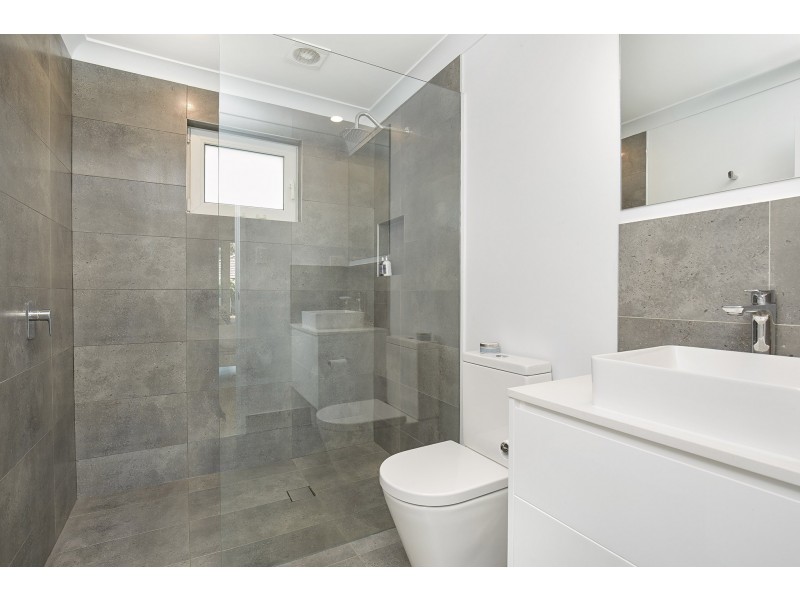 32 Unwins Bridge  Road, St Peters NSW 2044
