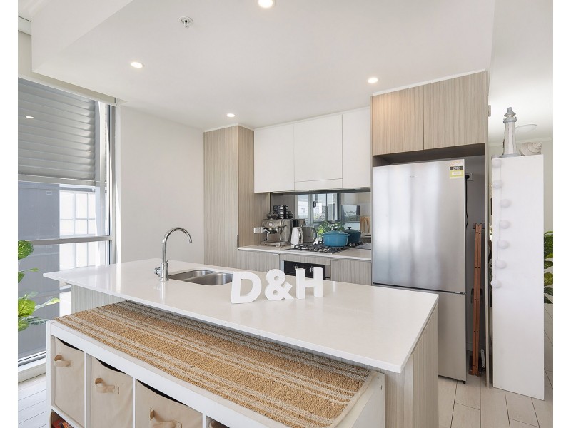 827/1-39 Lord Sheffield Circuit, Penrith NSW 2750