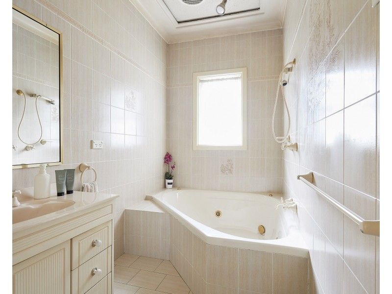 70 Rosebank Avenue, Kingsgrove NSW 2208