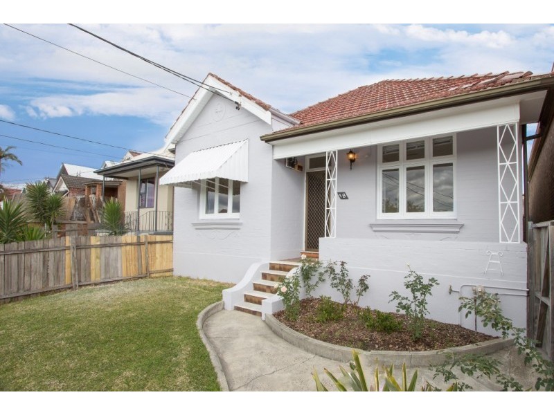 18 Hillcrest Street, Tempe NSW 2044