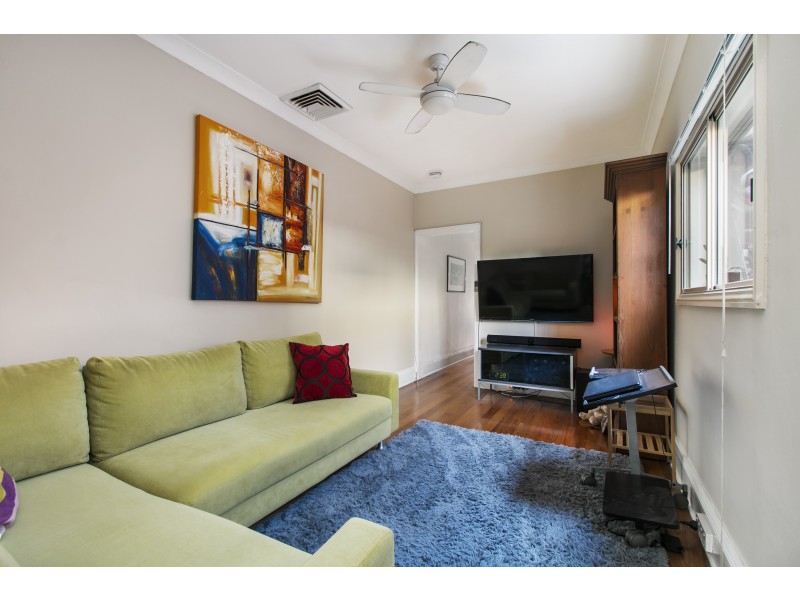 12 Sutherland Street, St Peters NSW 2044