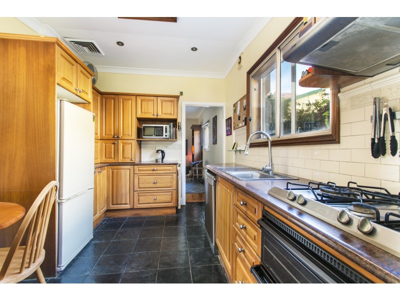 12 Sutherland Street, St Peters NSW 2044