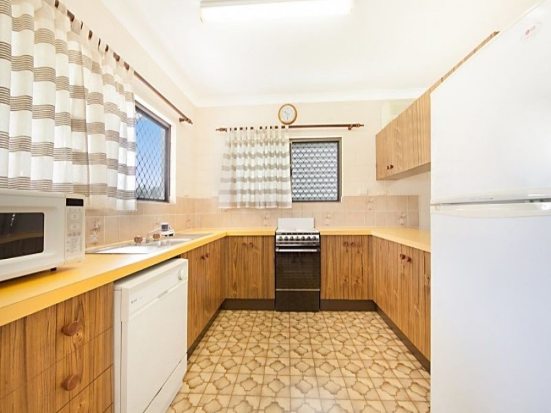 15 Tracey St, Balgal Beach QLD 4816