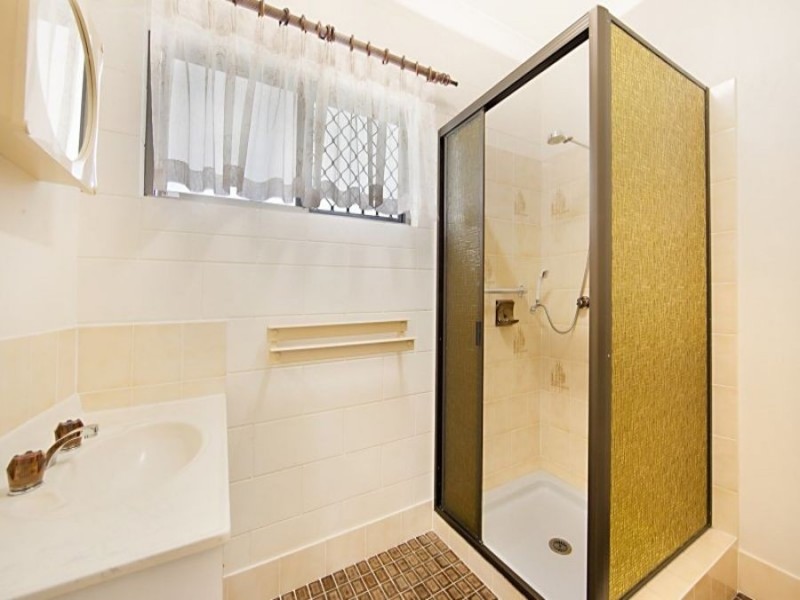 15 Tracey St, Balgal Beach QLD 4816