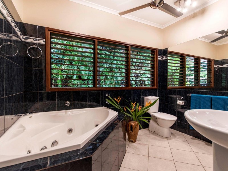 969 Redlynch Intake Road, Redlynch QLD 4870
