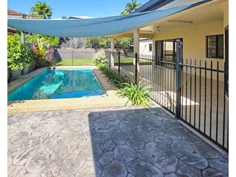 2 Greendale Close, Brinsmead QLD 4870