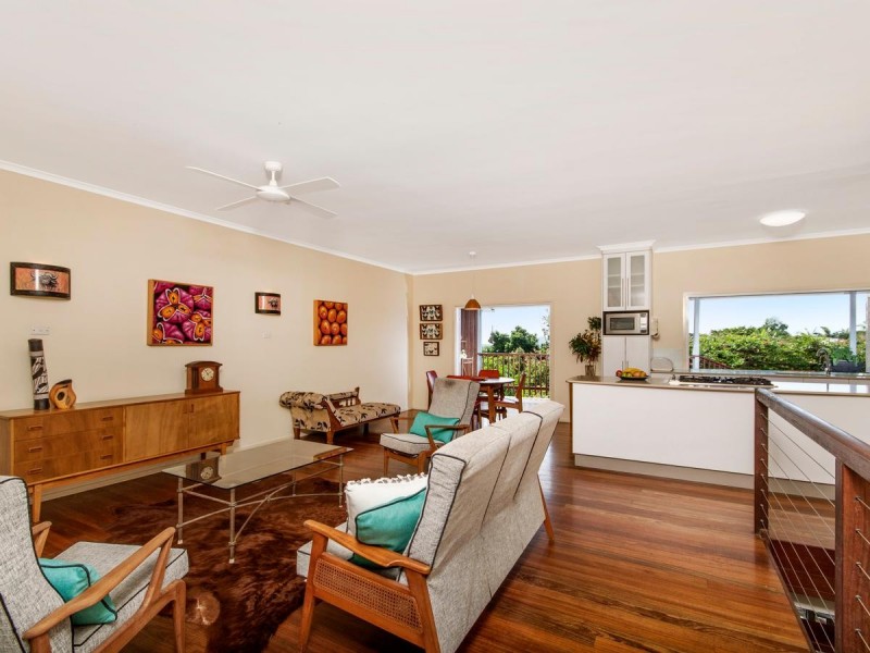 10 Blue Hills Crescent, Freshwater QLD 4870