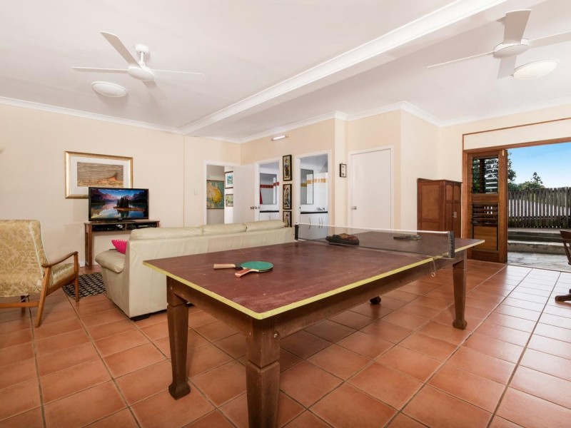10 Blue Hills Crescent, Freshwater QLD 4870