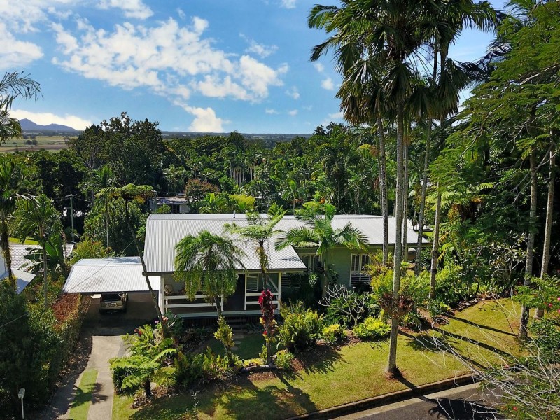 10 Blue Hills Crescent, Freshwater QLD 4870