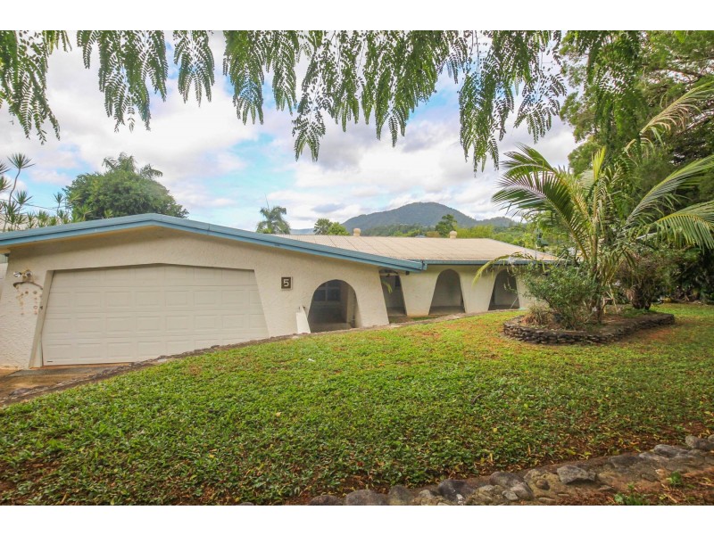 5 Sommerville Crescent, Whitfield QLD 4870