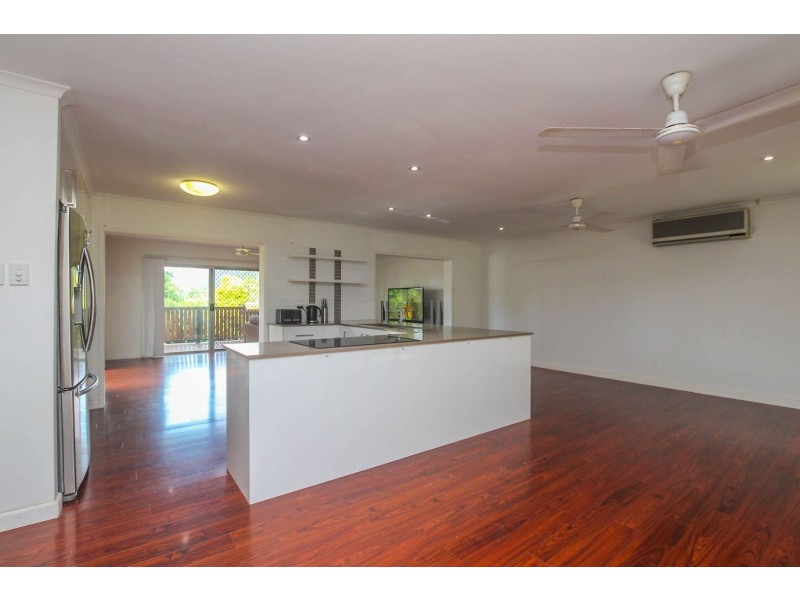 5 Sommerville Crescent, Whitfield QLD 4870