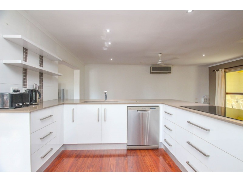 5 Sommerville Crescent, Whitfield QLD 4870