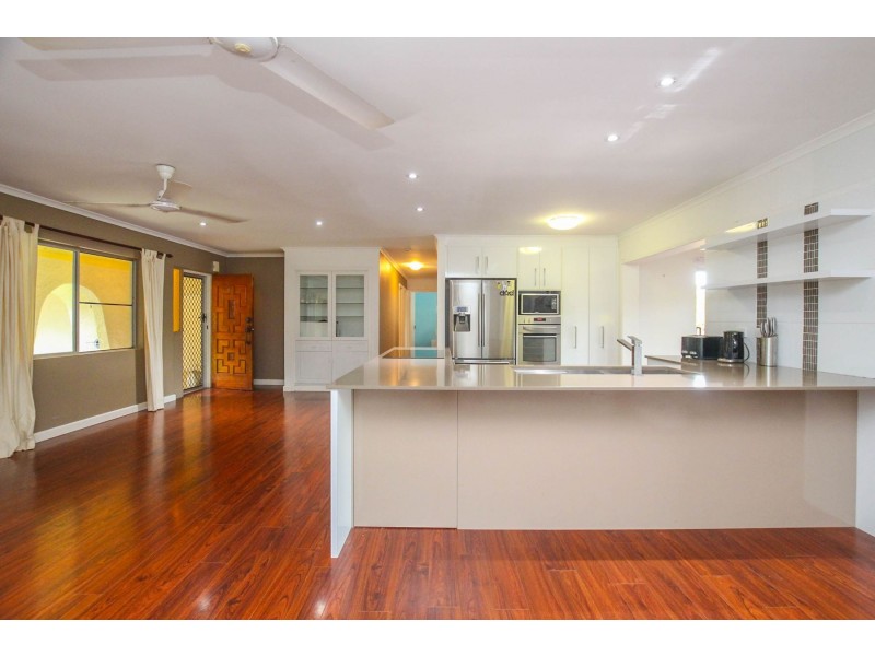 5 Sommerville Crescent, Whitfield QLD 4870