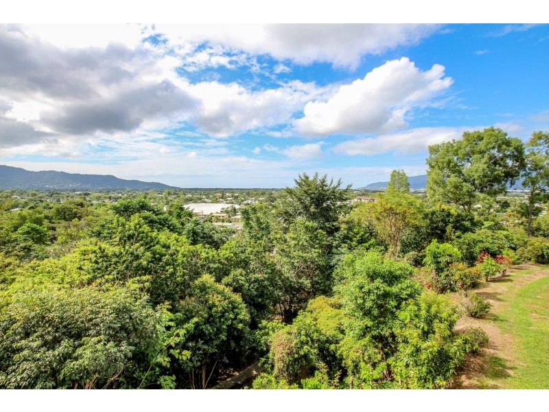 61/8 Munro Terrace, Mooroobool QLD 4870