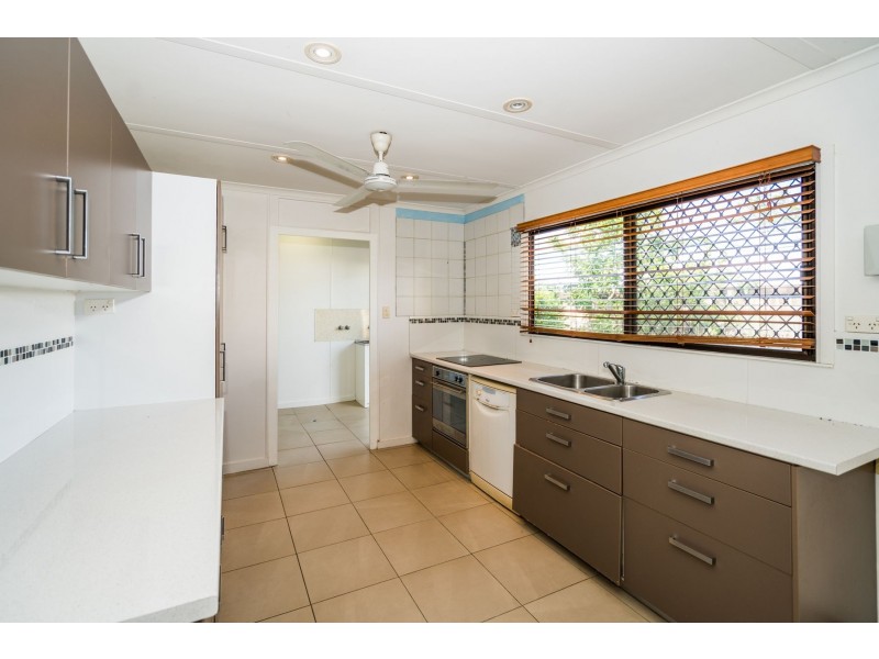 15 Veivers Close, Westcourt QLD 4870