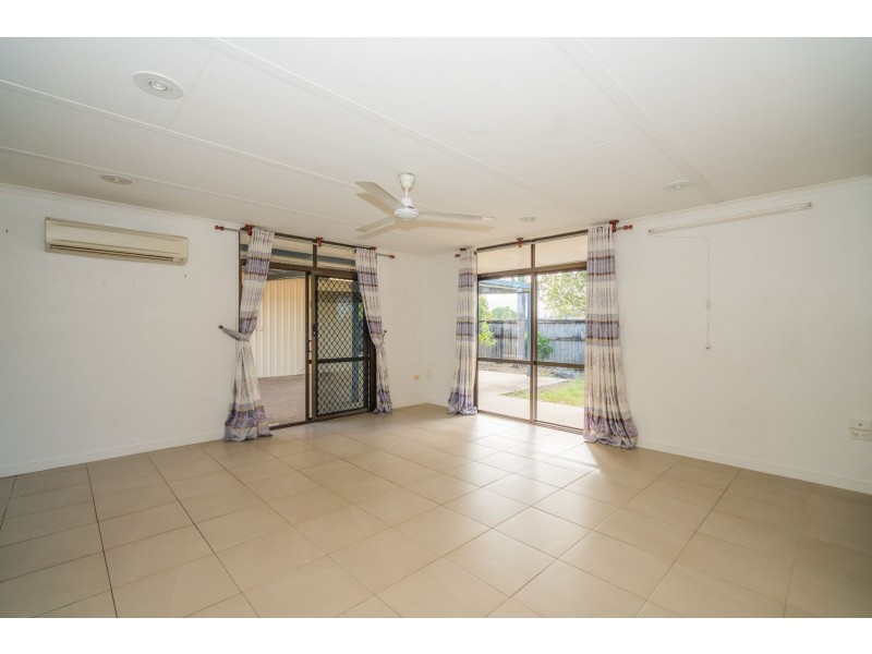 15 Veivers Close, Westcourt QLD 4870