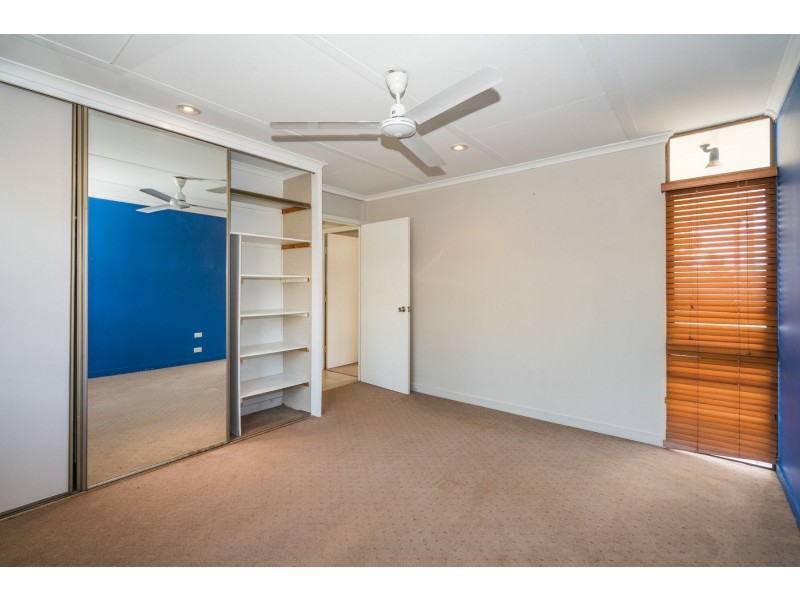 15 Veivers Close, Westcourt QLD 4870