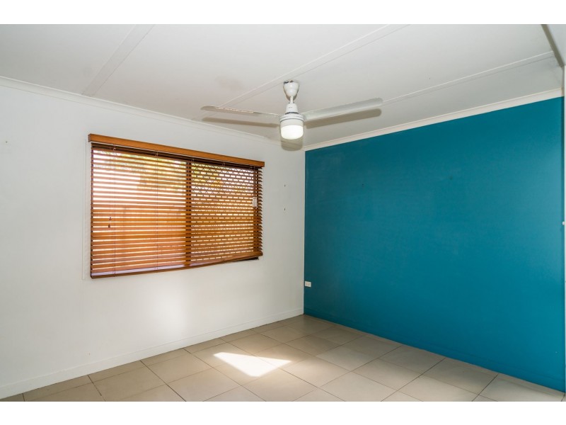 15 Veivers Close, Westcourt QLD 4870