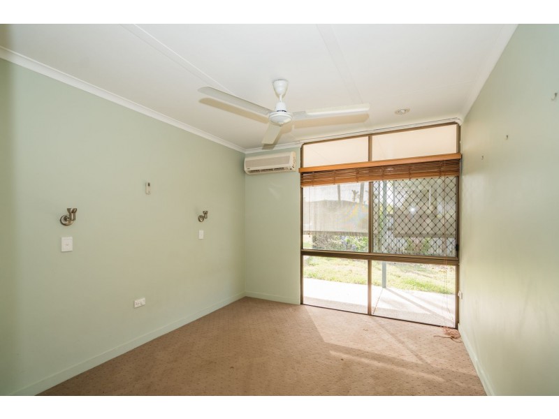 15 Veivers Close, Westcourt QLD 4870