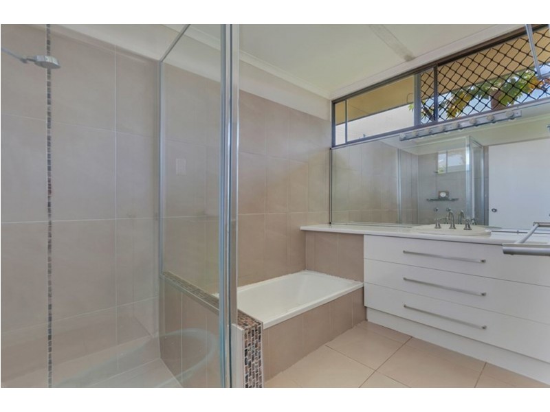 15 Veivers Close, Westcourt QLD 4870
