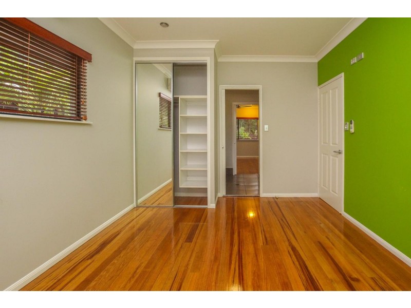 1 Torazzi Place, Mooroobool QLD 4870