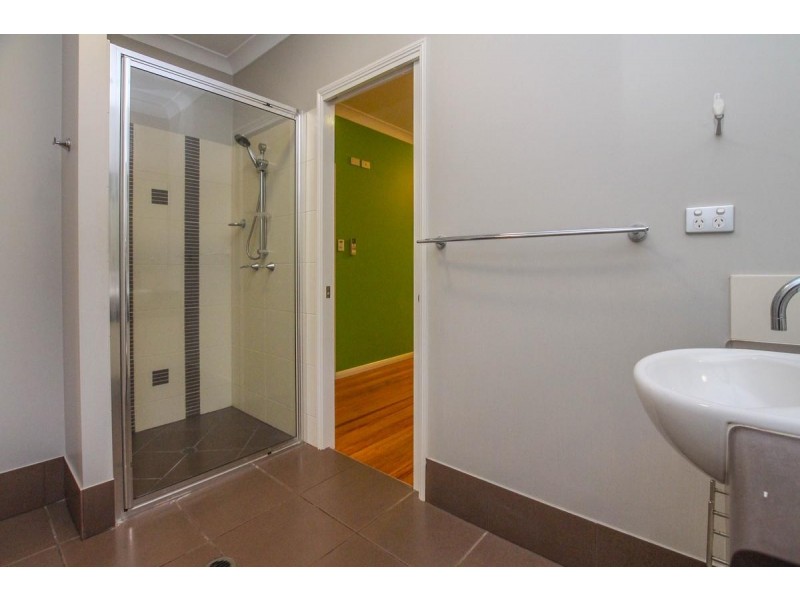 1 Torazzi Place, Mooroobool QLD 4870