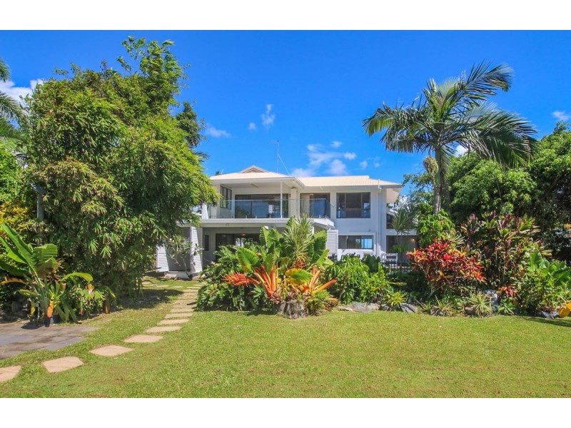 18 Hibiscus Lane, Holloways Beach QLD 4878