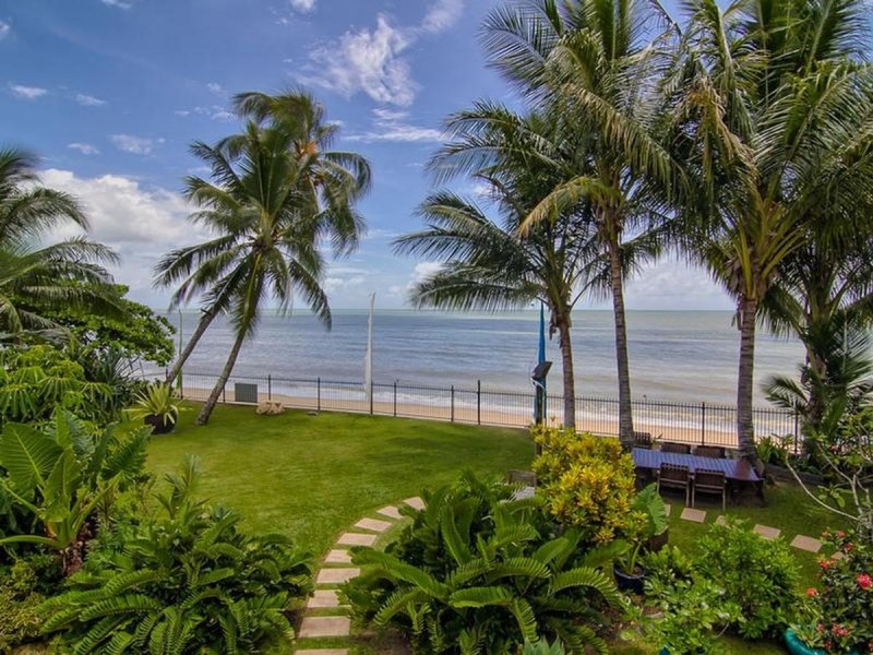 18 Hibiscus Lane, Holloways Beach QLD 4878
