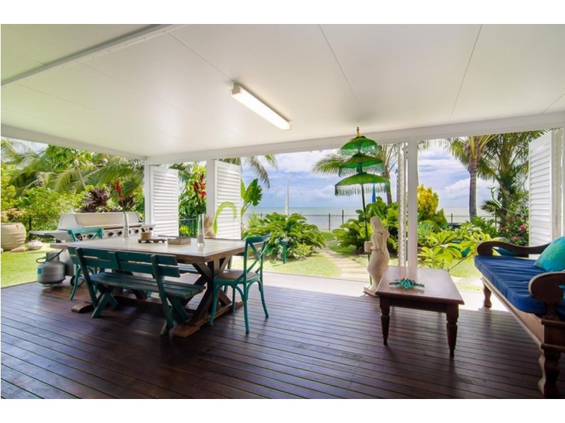 18 Hibiscus Lane, Holloways Beach QLD 4878