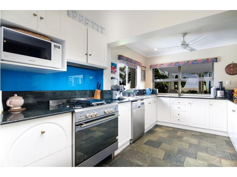 18 Hibiscus Lane, Holloways Beach QLD 4878