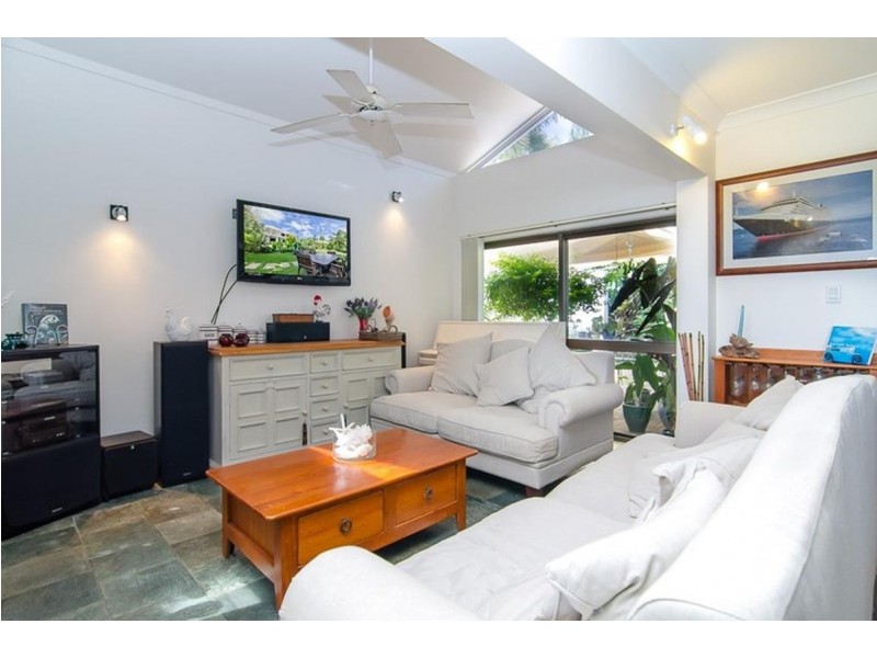 18 Hibiscus Lane, Holloways Beach QLD 4878