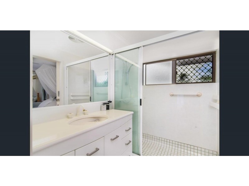 18 Hibiscus Lane, Holloways Beach QLD 4878