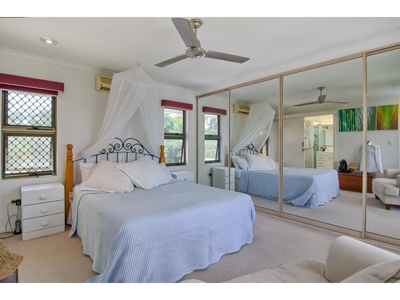 18 Hibiscus Lane, Holloways Beach QLD 4878