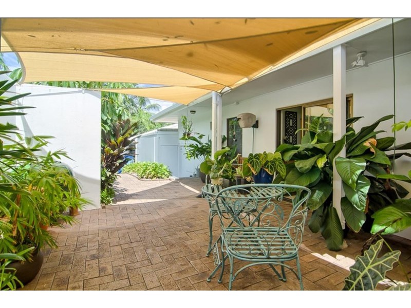 18 Hibiscus Lane, Holloways Beach QLD 4878