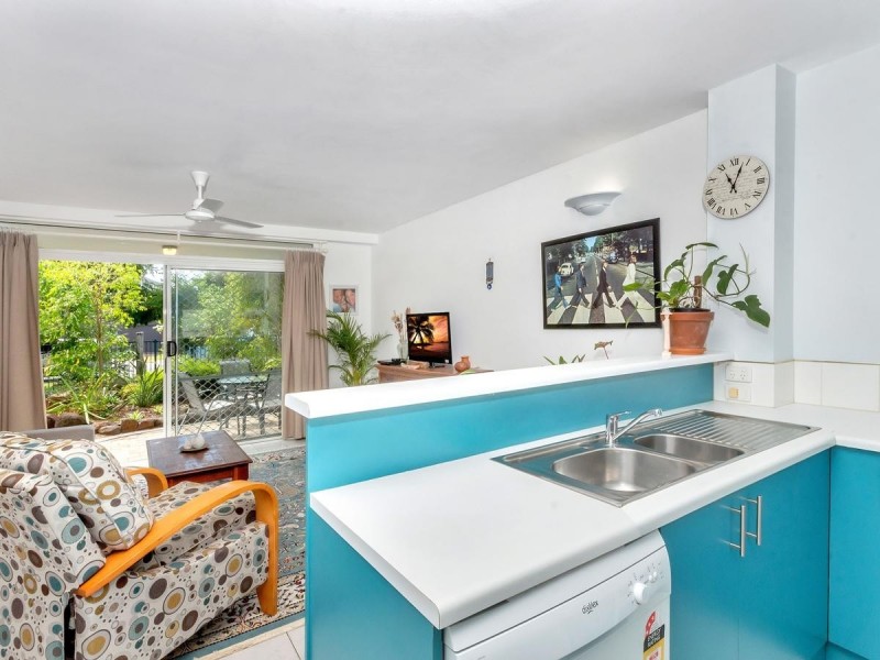 2/19 Poinciana Street, Holloways Beach QLD 4878