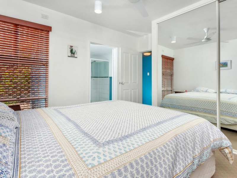 2/19 Poinciana Street, Holloways Beach QLD 4878