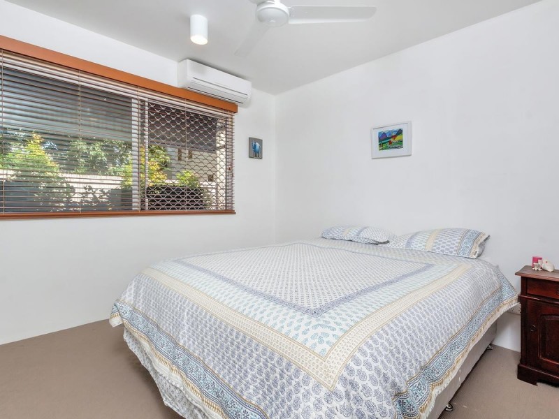 2/19 Poinciana Street, Holloways Beach QLD 4878