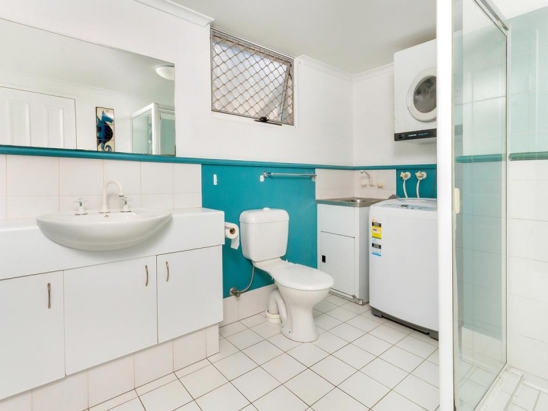 2/19 Poinciana Street, Holloways Beach QLD 4878