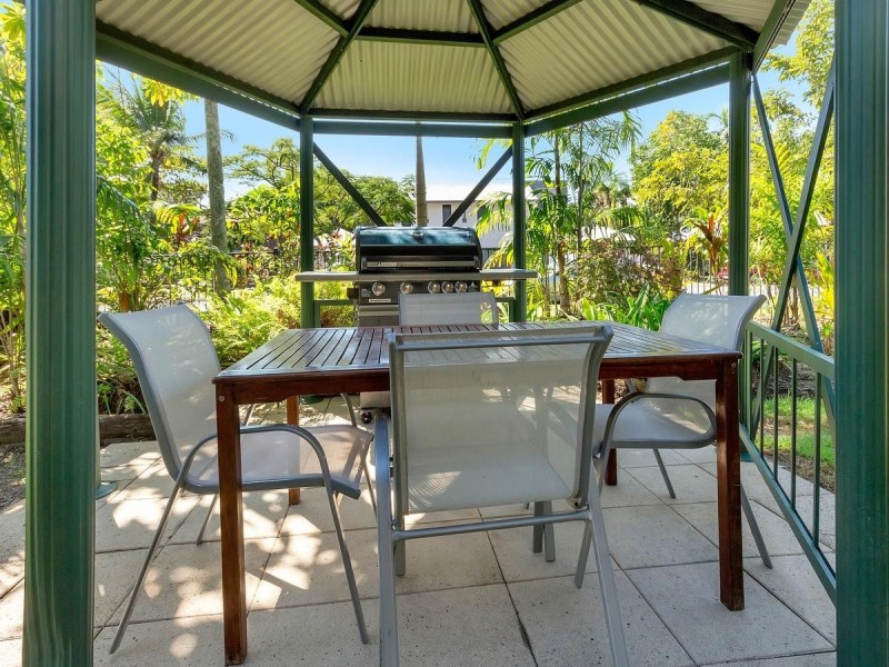 2/19 Poinciana Street, Holloways Beach QLD 4878