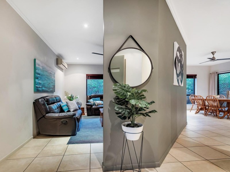 5 Hughes Close, Redlynch QLD 4870