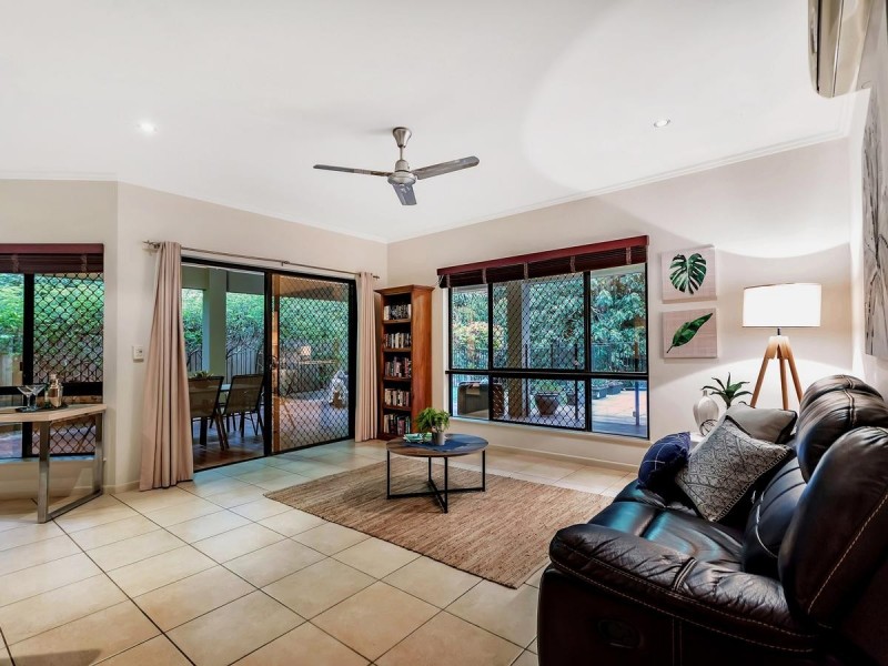 5 Hughes Close, Redlynch QLD 4870