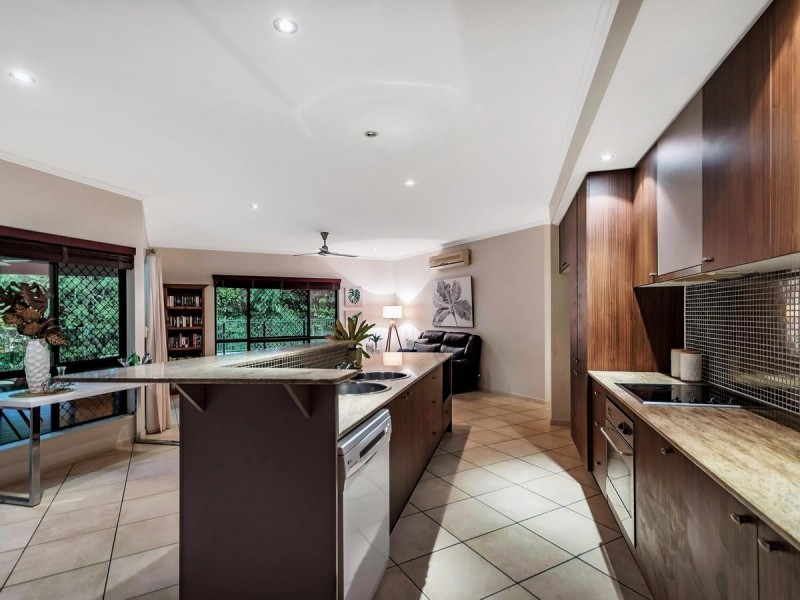 5 Hughes Close, Redlynch QLD 4870