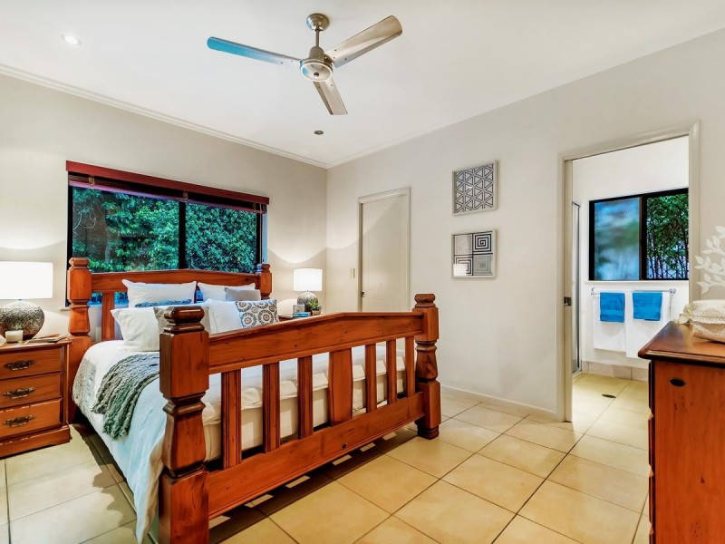 5 Hughes Close, Redlynch QLD 4870