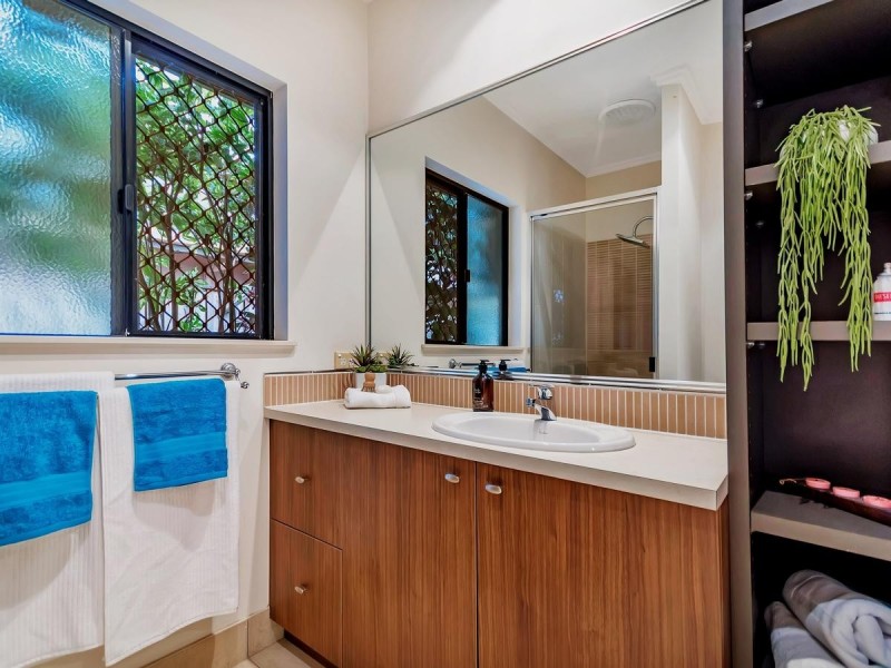 5 Hughes Close, Redlynch QLD 4870