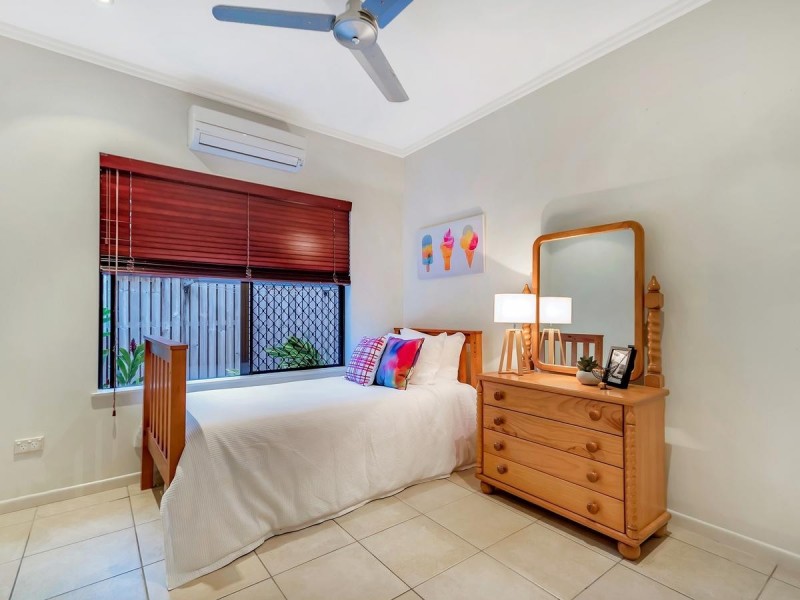 5 Hughes Close, Redlynch QLD 4870