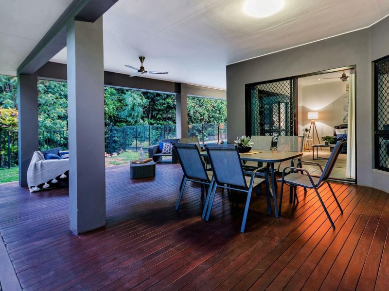 5 Hughes Close, Redlynch QLD 4870