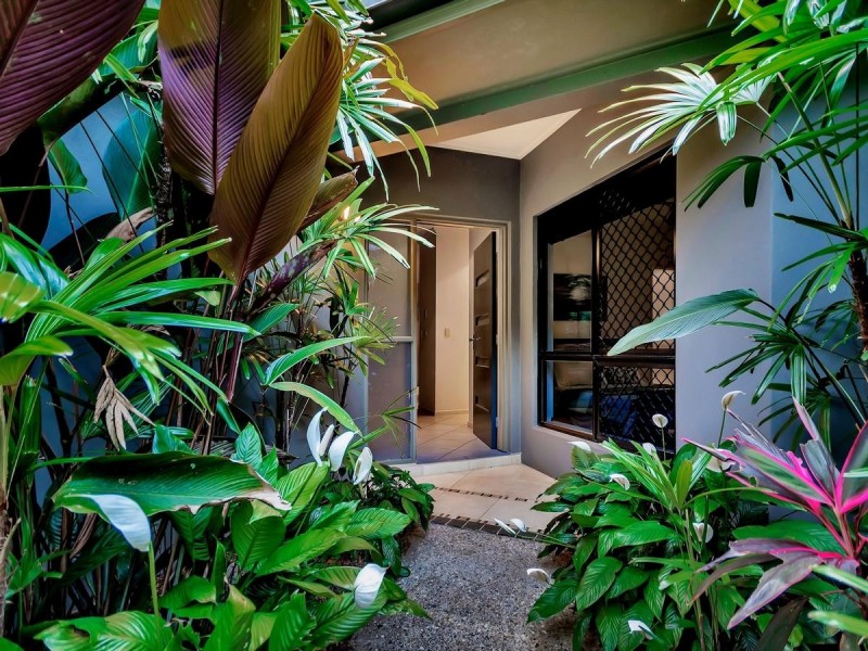 5 Hughes Close, Redlynch QLD 4870