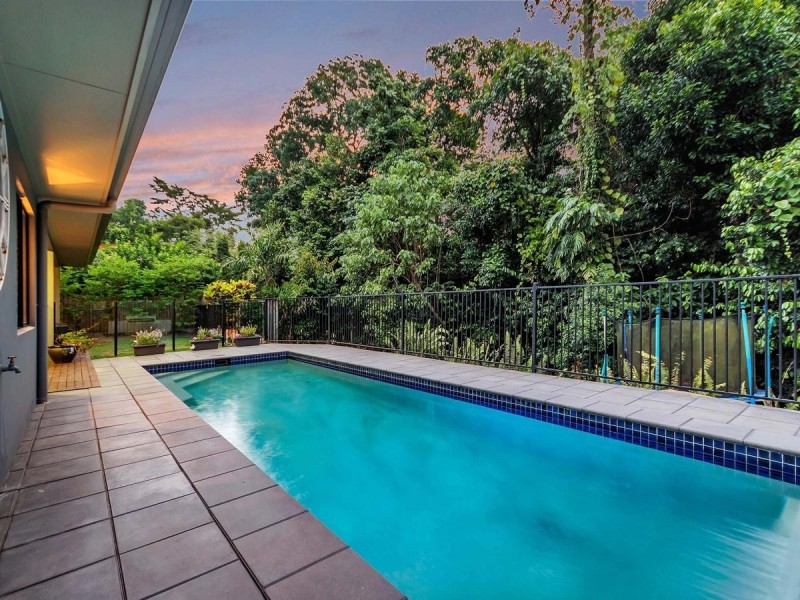 5 Hughes Close, Redlynch QLD 4870