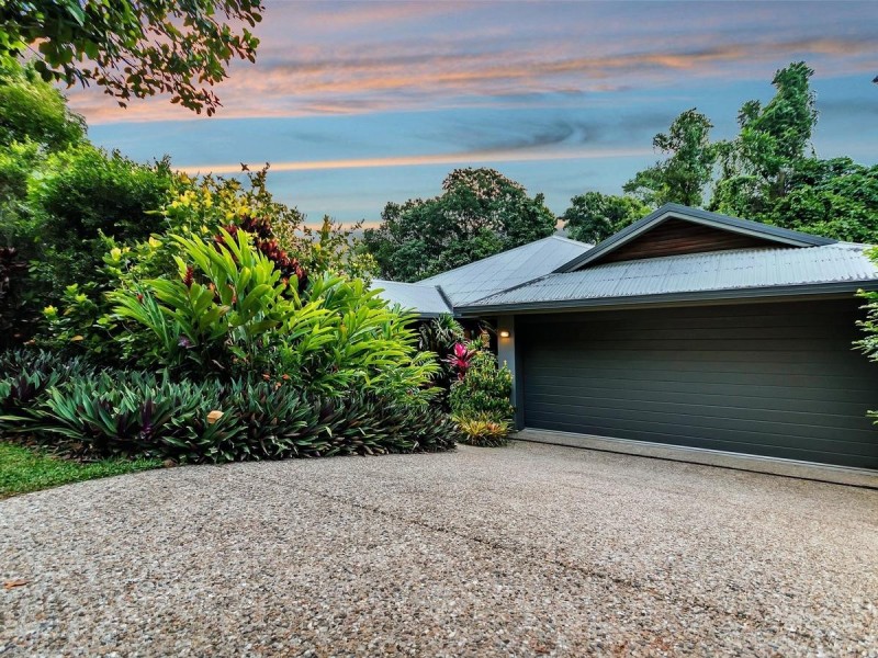 5 Hughes Close, Redlynch QLD 4870